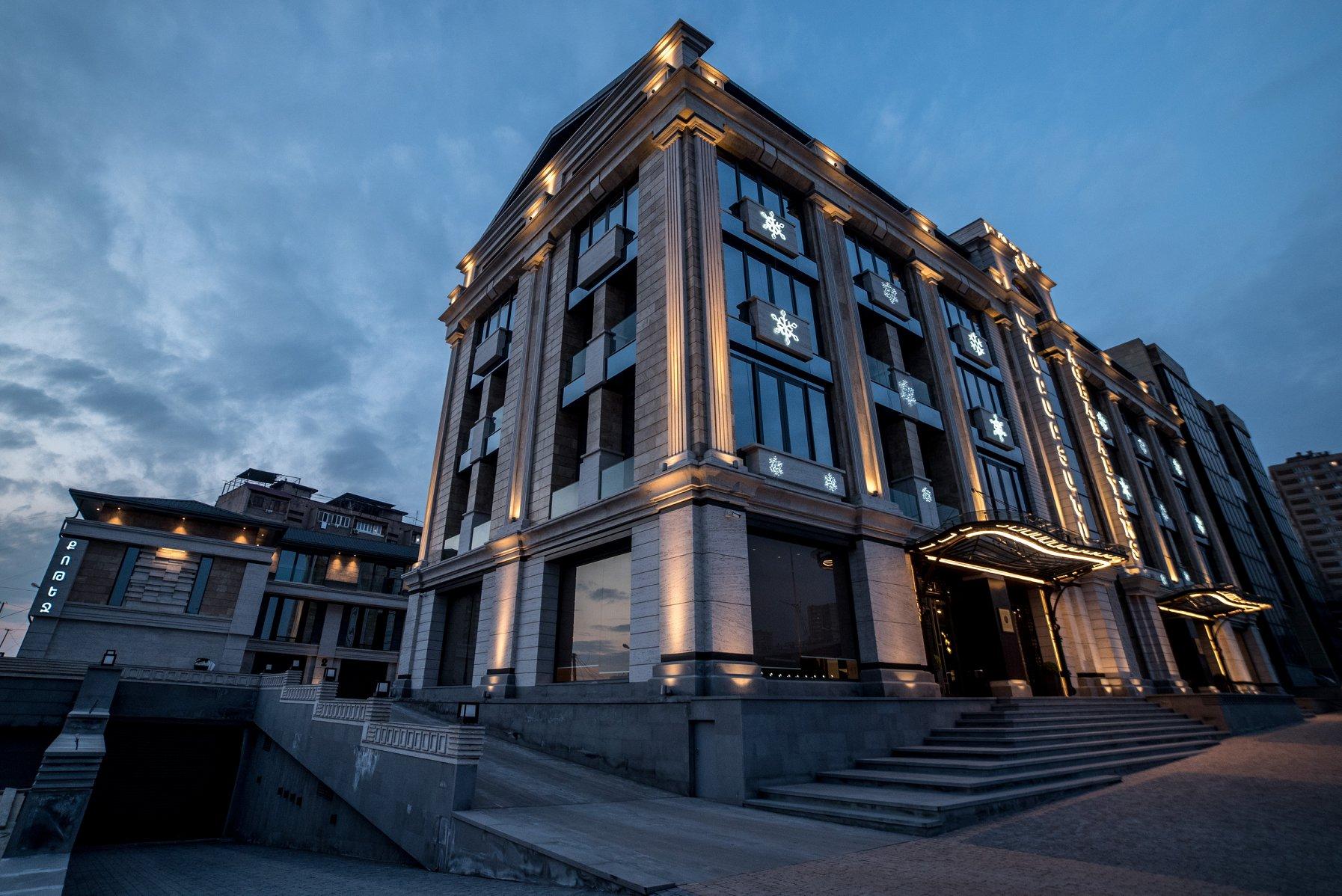 Aghababyan'S Hotel Erivan Dış mekan fotoğraf The headquarters of the National Bank of Georgia