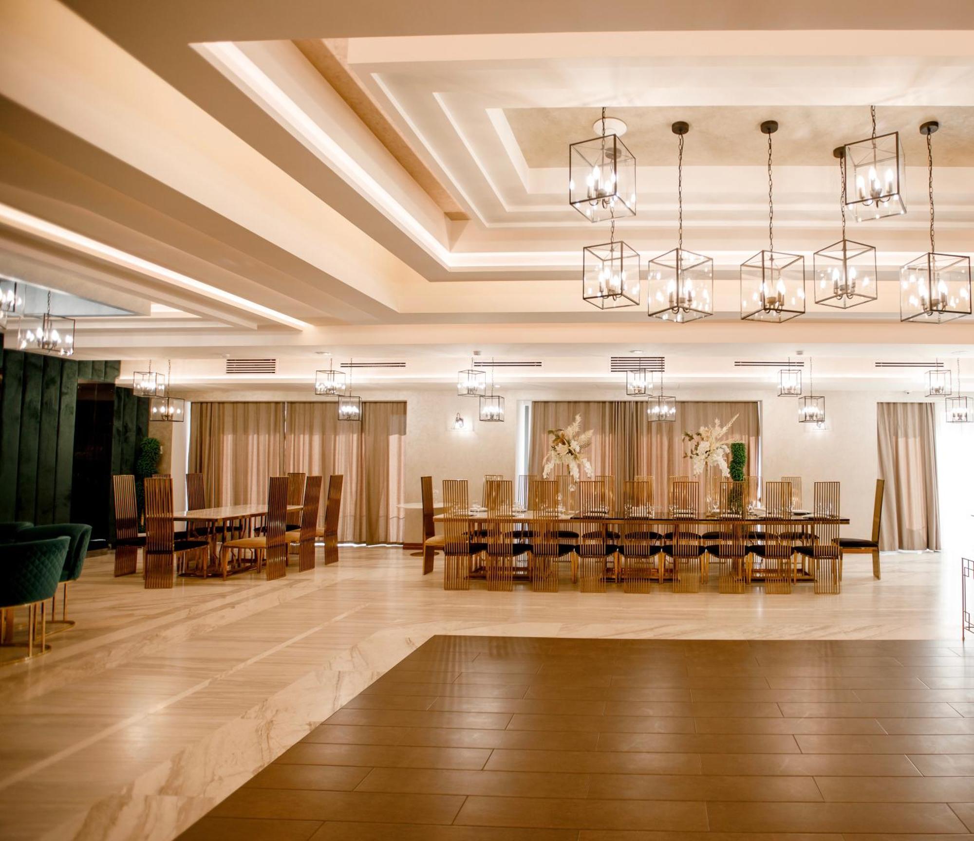 Aghababyan'S Hotel Erivan Dış mekan fotoğraf The ballroom