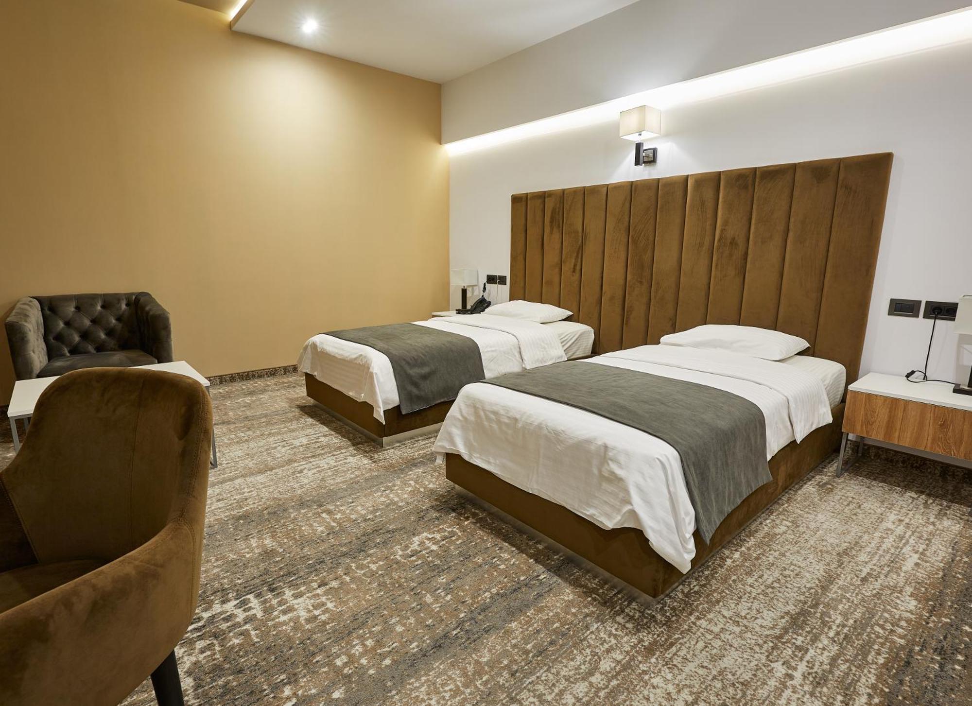Aghababyan'S Hotel Erivan Oda fotoğraf Deluxe Room