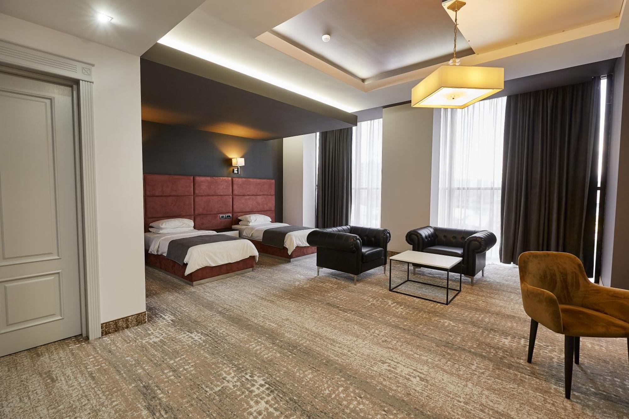 Aghababyan'S Hotel Erivan Dış mekan fotoğraf A suite at the hotel
