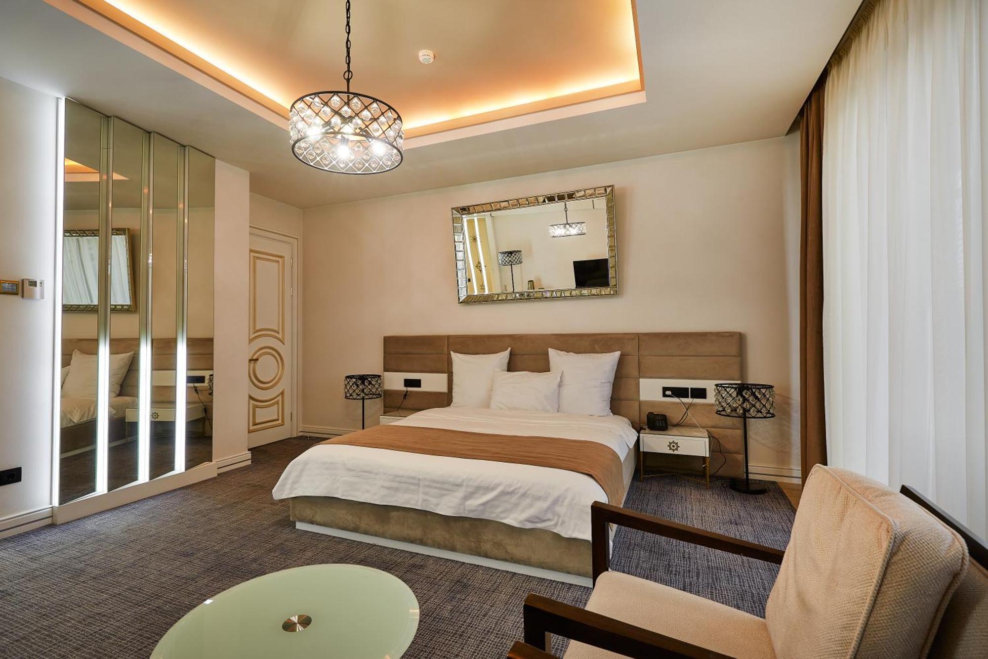 Aghababyan'S Hotel Erivan Oda fotoğraf Suite
