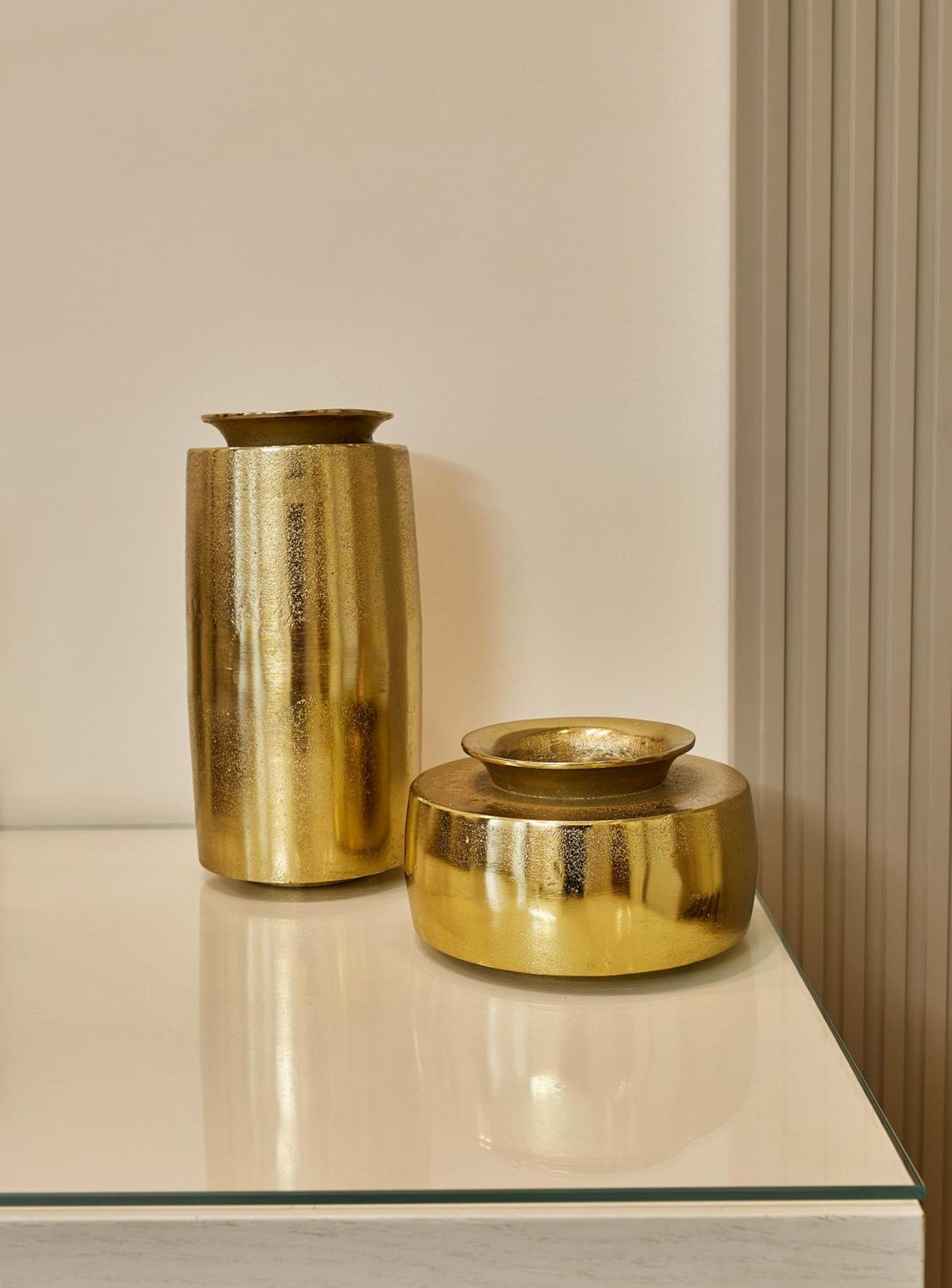 Aghababyan'S Hotel Erivan Oda fotoğraf Gold ceramic vases