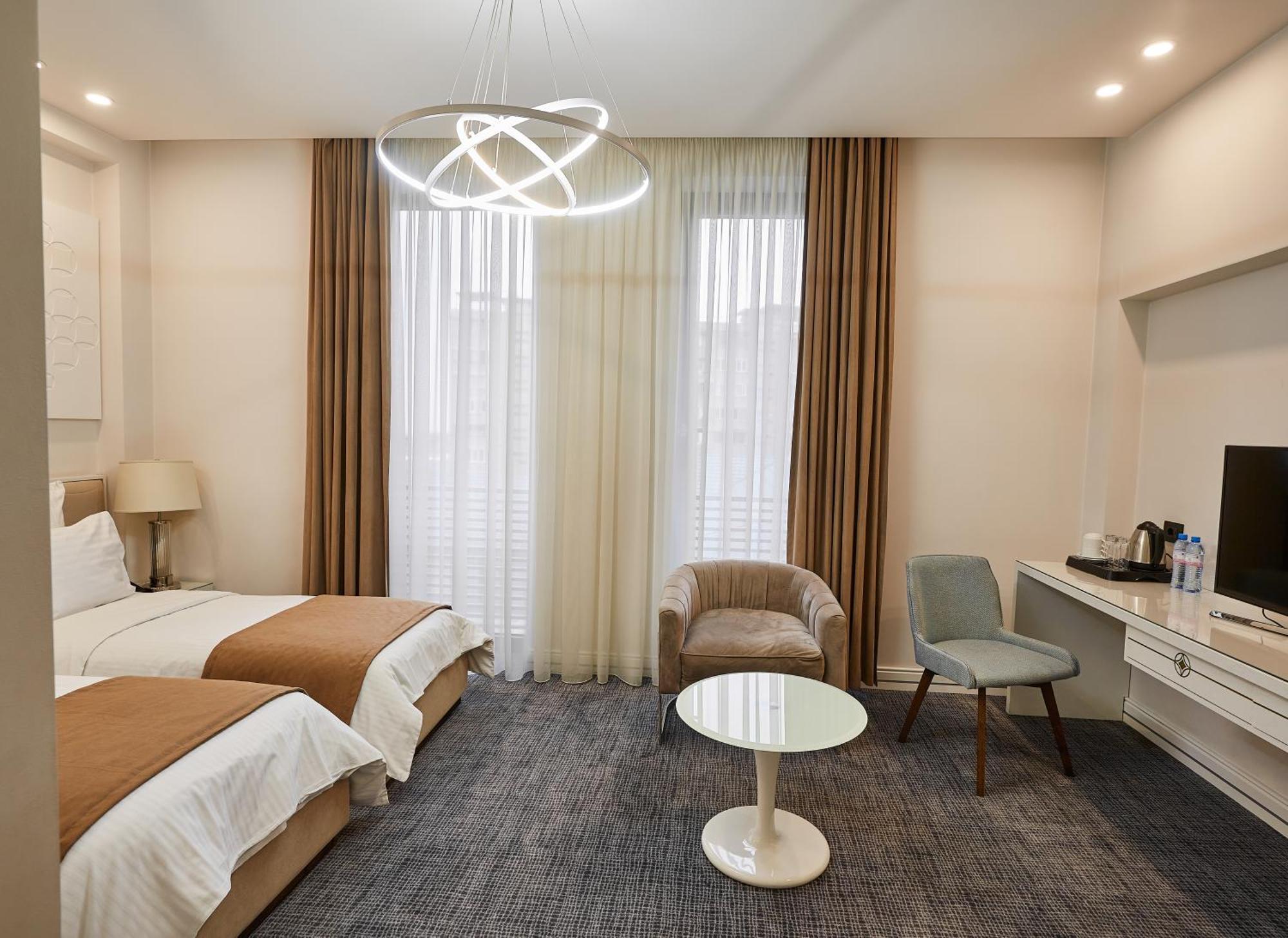 Aghababyan'S Hotel Erivan Oda fotoğraf A room at the hotel