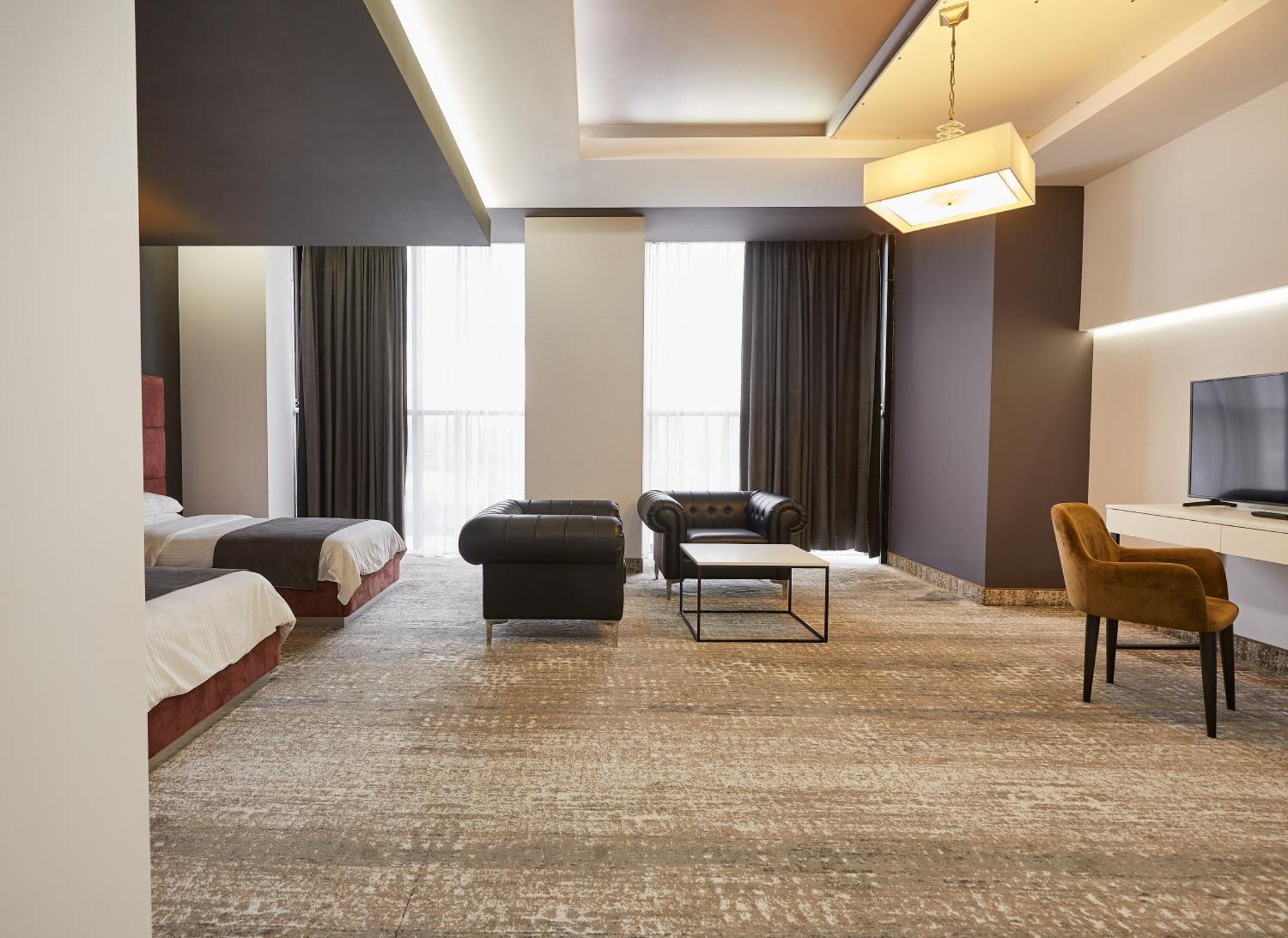 Aghababyan'S Hotel Erivan Oda fotoğraf A room at the hotel