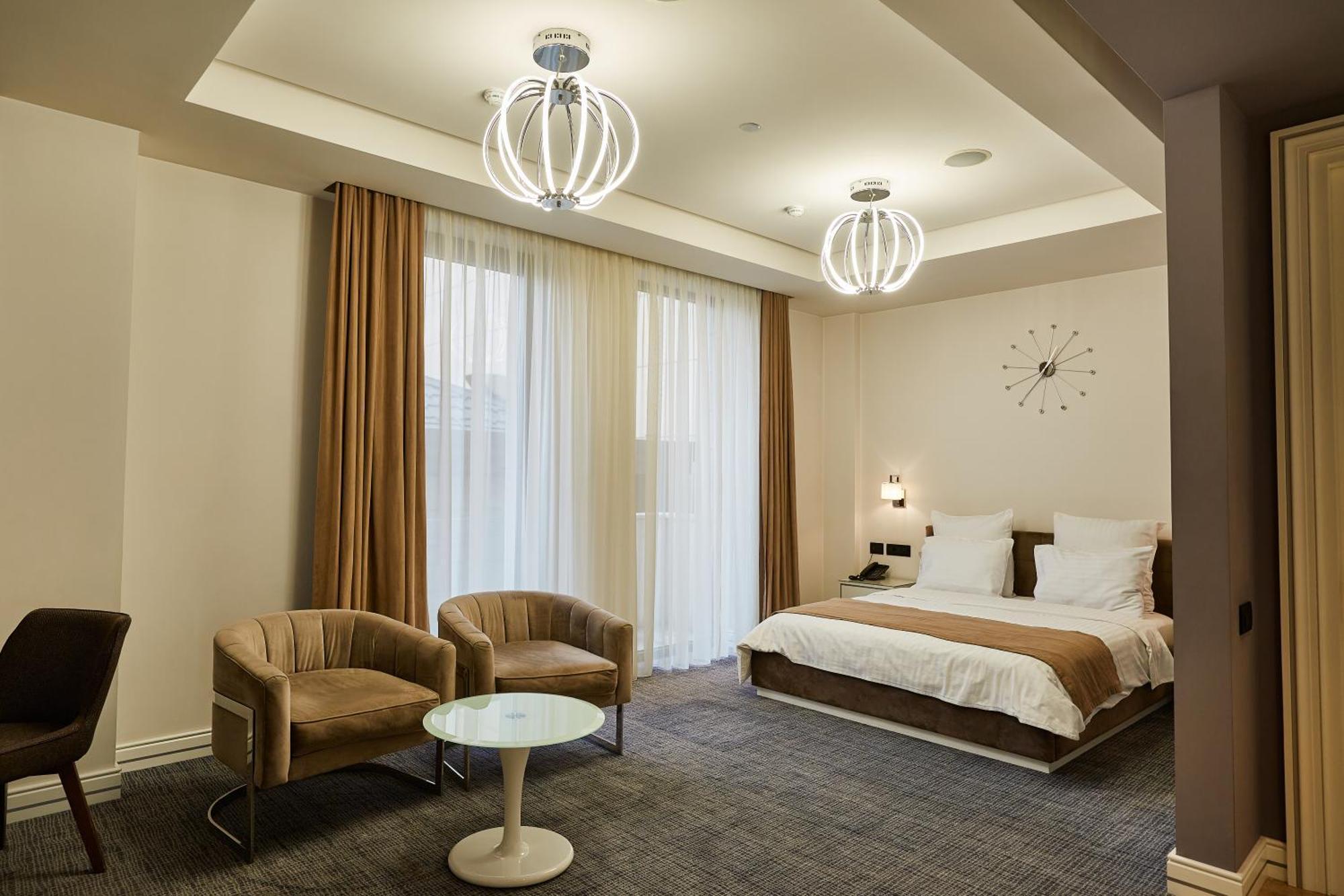 Aghababyan'S Hotel Erivan Oda fotoğraf A room at the hotel