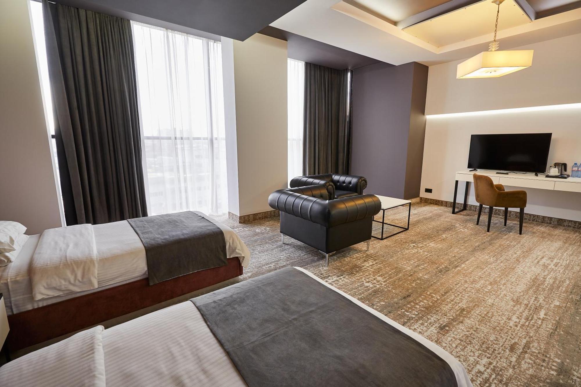 Aghababyan'S Hotel Erivan Oda fotoğraf A room at the hotel