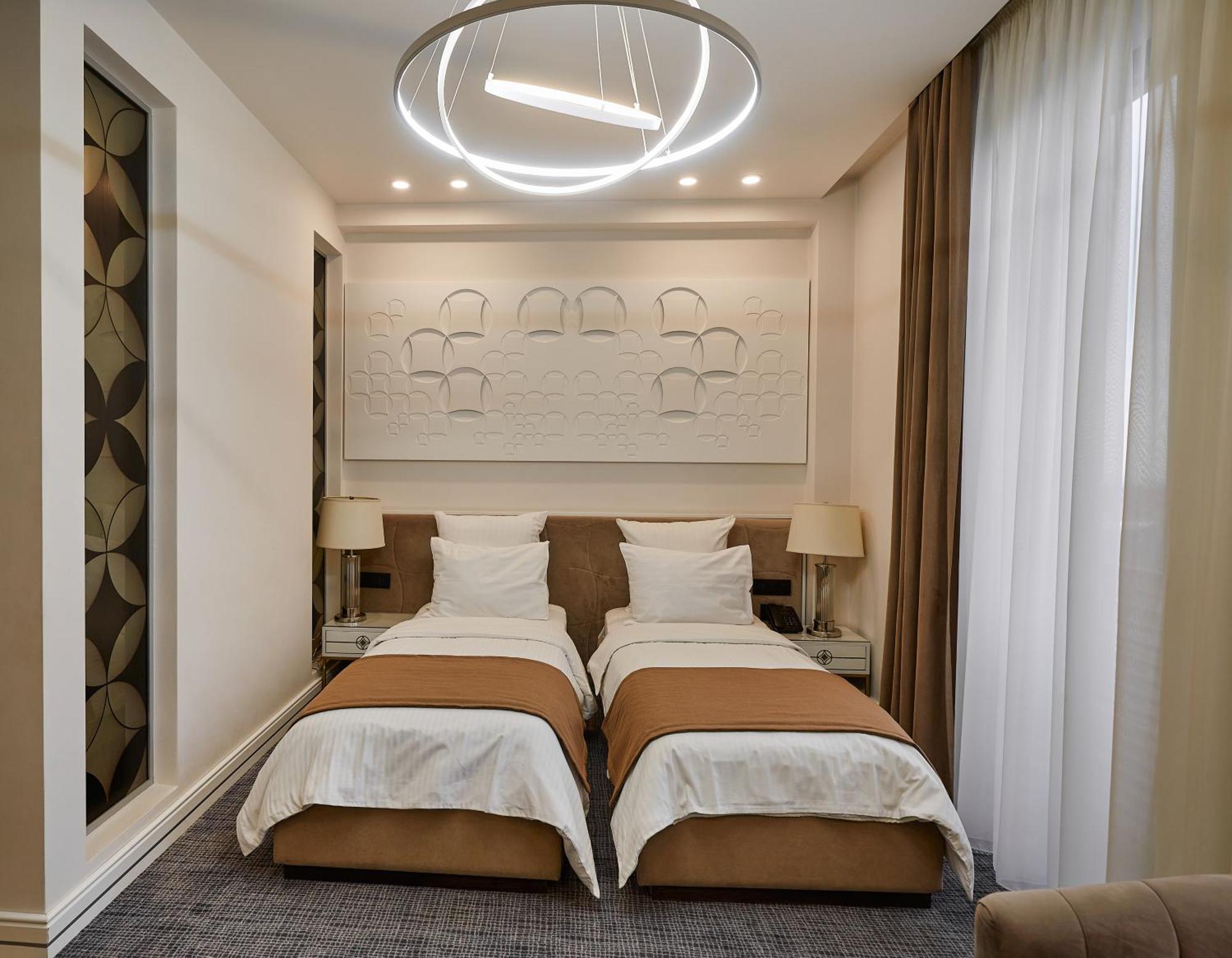 Aghababyan'S Hotel Erivan Oda fotoğraf A room at the hotel