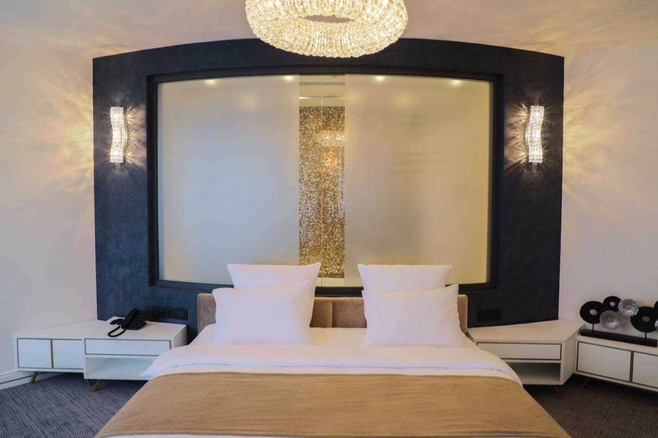 Aghababyan'S Hotel Erivan Dış mekan fotoğraf A bedroom at the hotel