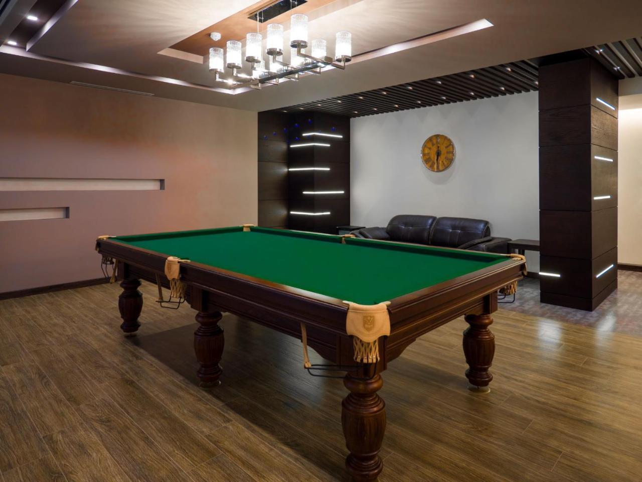 Aghababyan'S Hotel Erivan Dış mekan fotoğraf A pool table