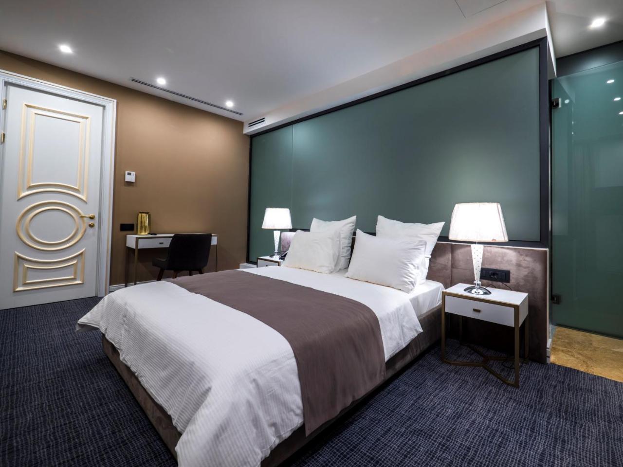 Aghababyan'S Hotel Erivan Dış mekan fotoğraf Deluxe room